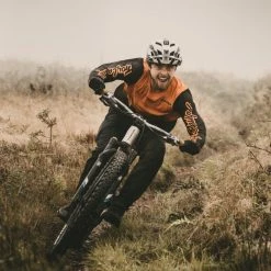 Goodyear Newton MTF Downhill Tubeless Complete Tyre -Billig Hjul butik Goodyear Newton Downhill Tubeless Front MTB Tyre Black 2 5 Tyres Black GR 015 64 584 V005 R 1