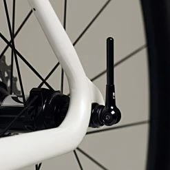 LifeLine Professional Quick Release Akselsæt (karbon/titanium) -Billig Hjul butik LifeLine Carbon Titanium Quick Release Skewers in situ 2